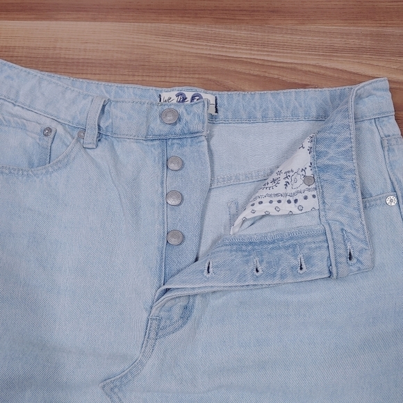 We The Free Distressed Light Wash Button Fly Denim Skirt Size 30 - Picture 5 of 10